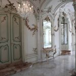 Piękny żyrandol z piórami: dodaj elegancji do swojego wnętrza