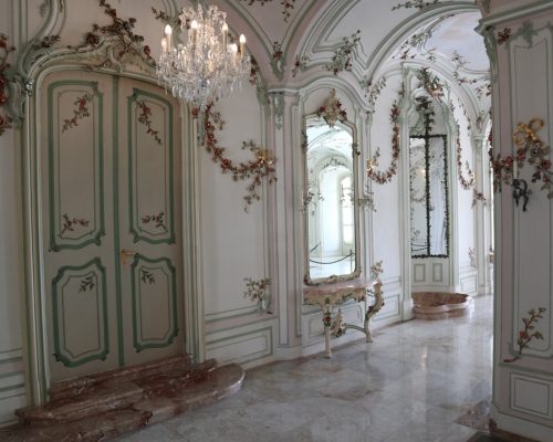Piękny żyrandol z piórami: dodaj elegancji do swojego wnętrza