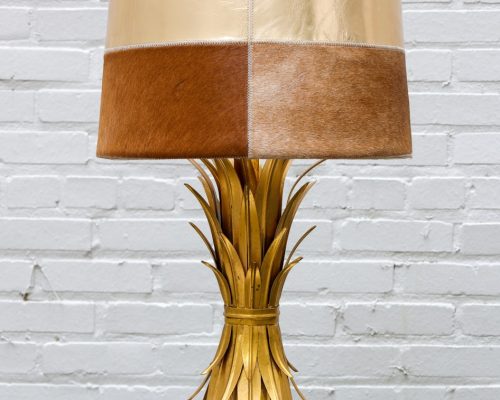 Lampa stołowa z orzecha włoskiego z epoki środkowego wieku.
