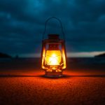 Lampa ogrodowa szklana – dekoracyjne oświetlenie na zewnątrz
