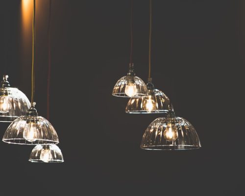 Nowoczesne lampy wiszące z teksturą szkła